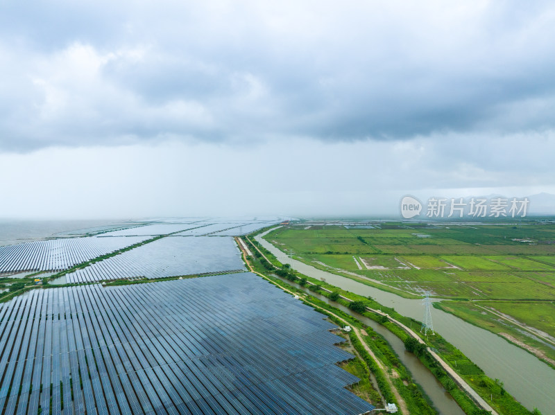 广东江门太阳能鱼塘光伏发电蓝天白云