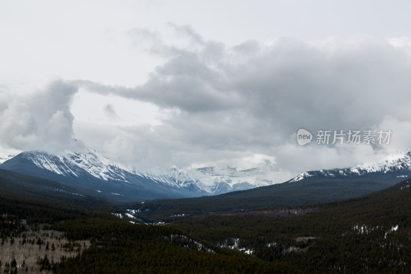 冬天的落基山脉自然美景