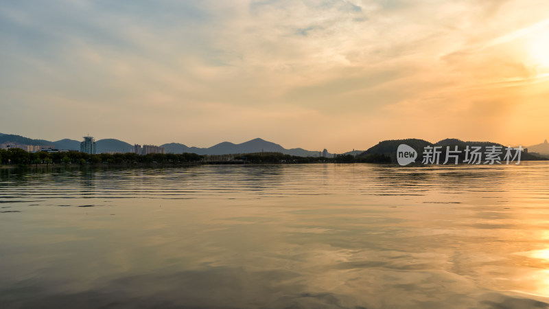 湖北黄石磁湖日落景色