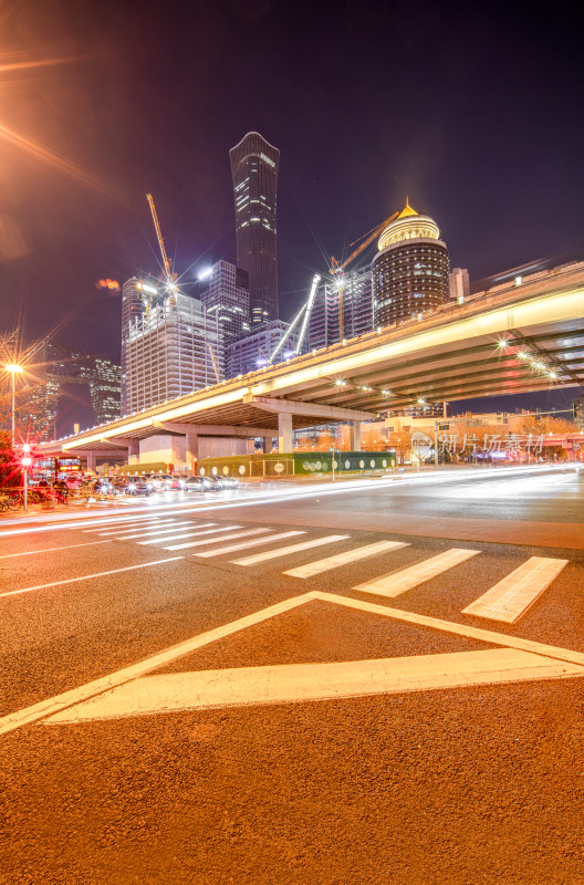 北京国贸高架桥和建筑群夜景