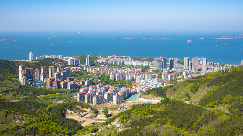 山东烟台沿海海岸线建筑群城市自然风光