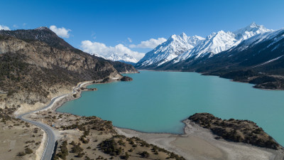 航拍西藏然乌湖风景