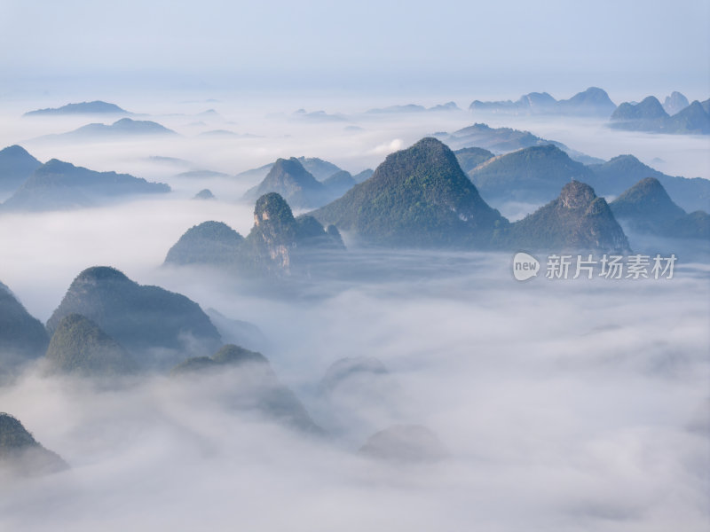 早晨的桂林喀斯特地貌山水云海