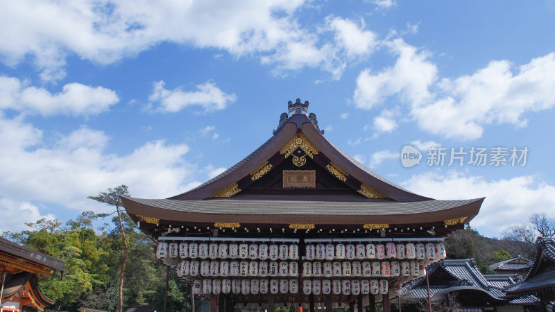 日本京都八坂神社的古建筑和纸灯笼