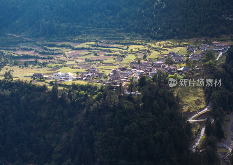 航拍甘孜九龙县汤古镇乡村风景