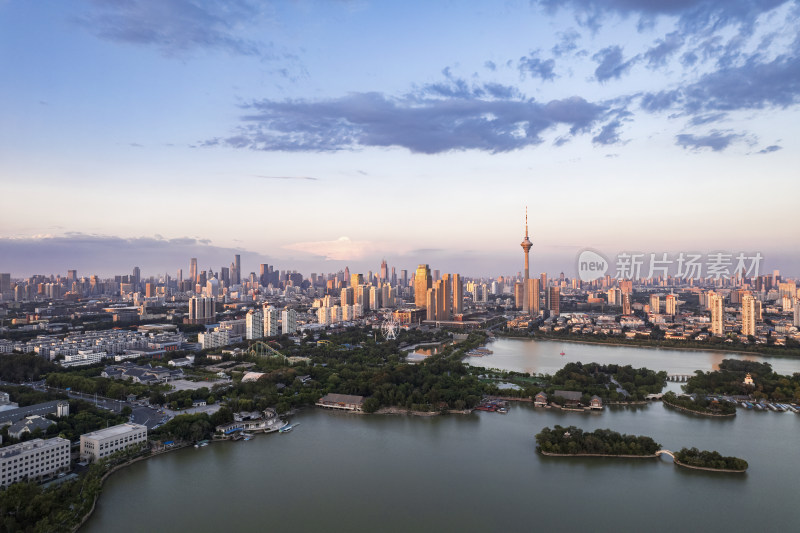 天津天塔湖水上公园景区城市日落晚霞风光