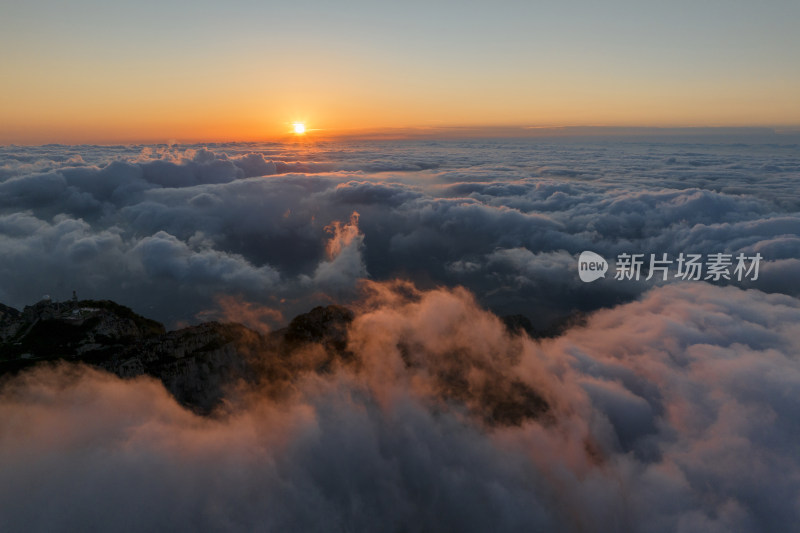 泰山之巅云海日出奇观