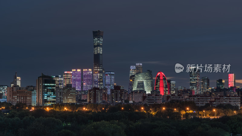 夜幕下灯火辉煌的城市高楼夜景