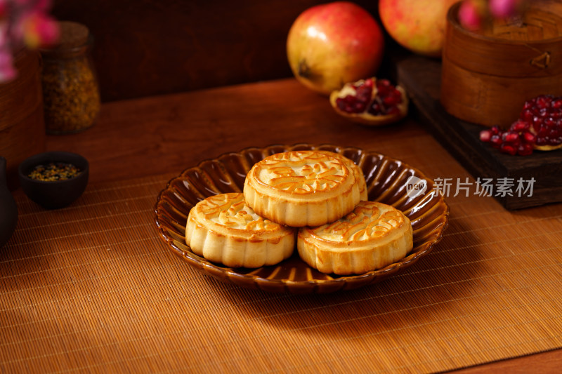 中秋节日特色美食豆沙月饼