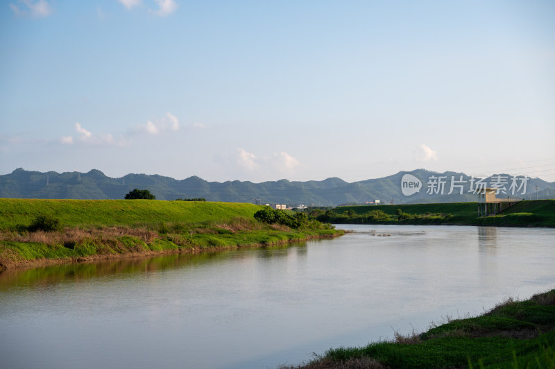 河流堤坝风景