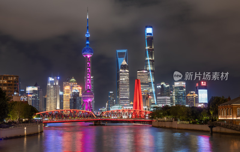 上海苏州河畔灯光秀