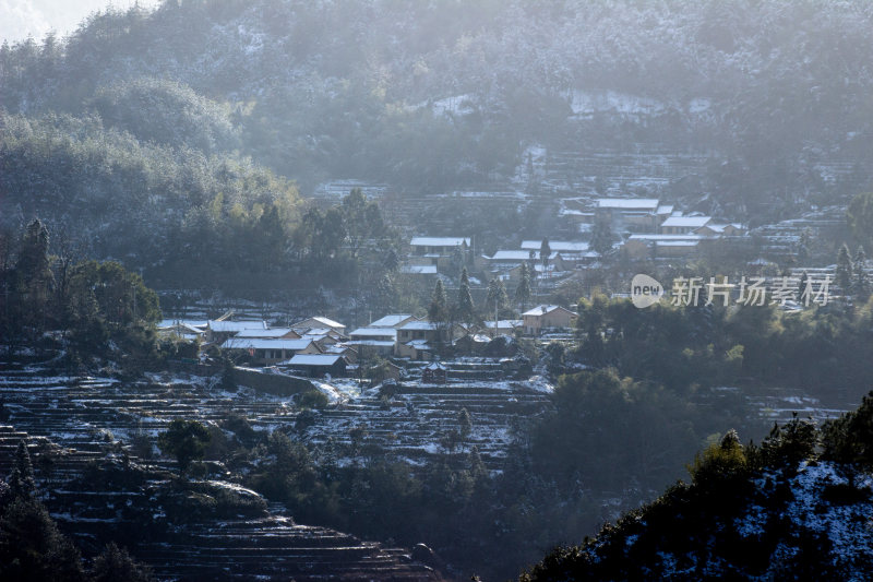 下雪后大山风景浙西南山地