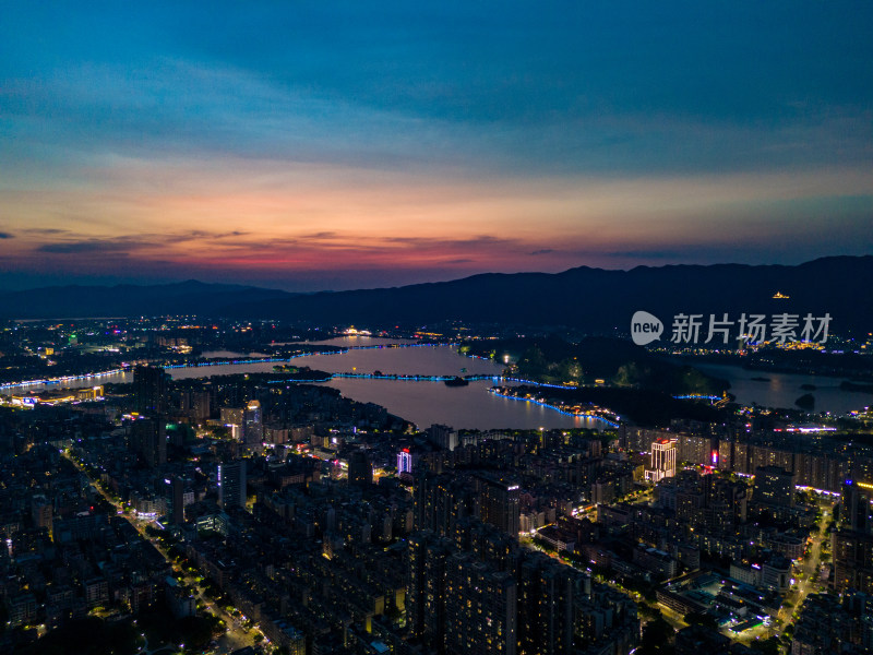 广东肇庆晚霞夜景航拍图