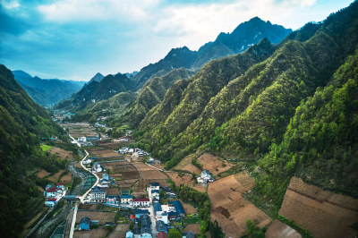 湖南神农架林区太阳坪自然保护区长坊村