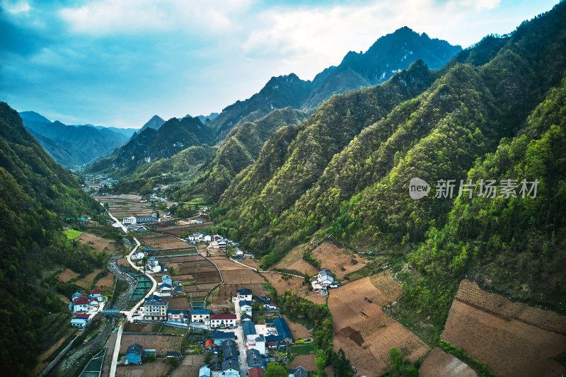 湖南神农架林区太阳坪自然保护区长坊村