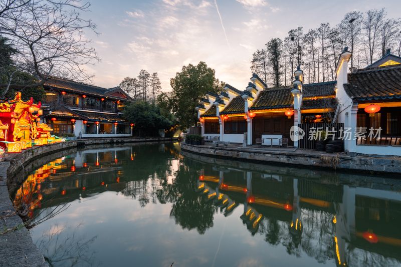 南京白鹭洲秦淮河傍晚夜景