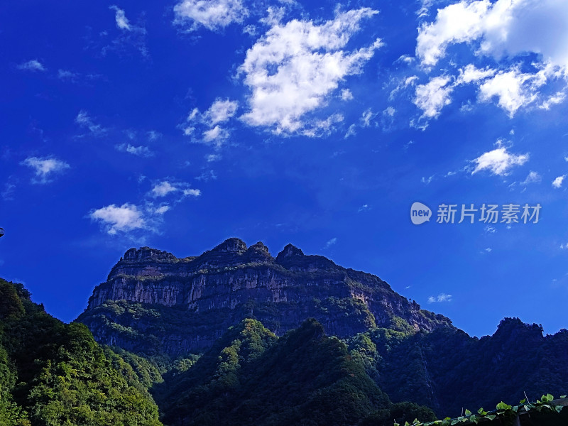 爬山户外风景山峰景色陕西汉中龙头山