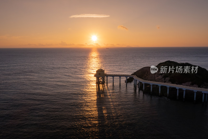 宁波象山松兰山水文塔晨光下风景