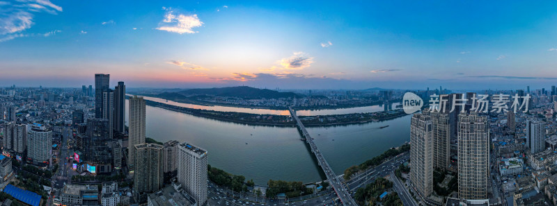 湖南长沙湘江橘子洲岳麓山航拍全景图