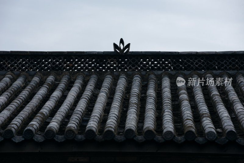 深圳甘坑古镇传统建筑的屋檐