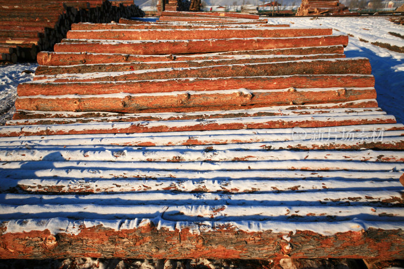 大兴安岭贮木场堆积的木材