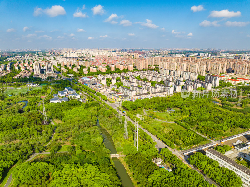 现代城市居民楼生态环境城市公园