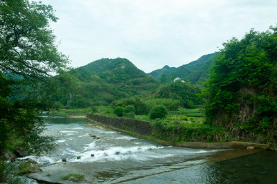 山中的自然风景