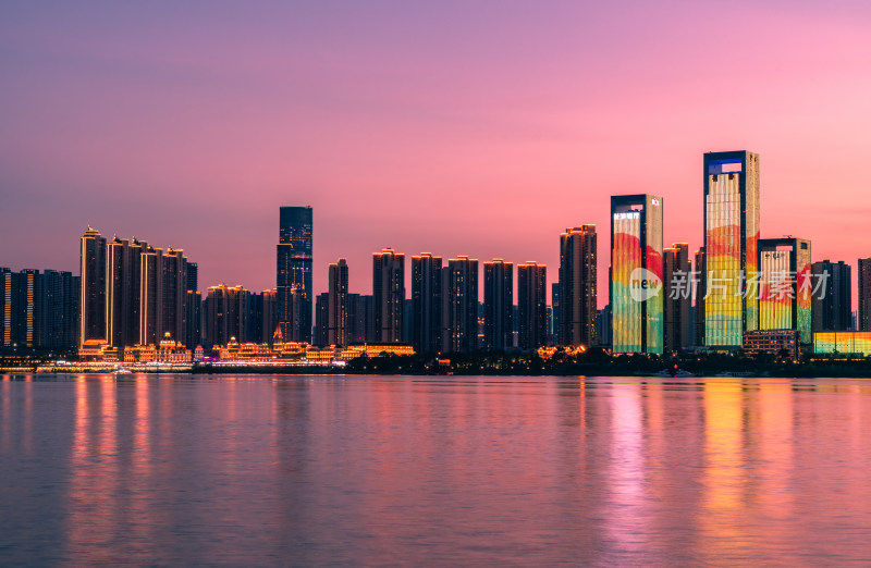湘江湖南金融中心长沙渔人码头沿岸夜景