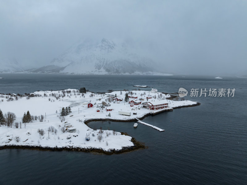 挪威罗弗敦群岛北极圈奥镇冬季雪景高空航拍