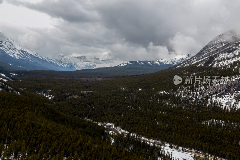 冬天的落基山脉自然美景