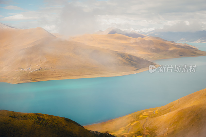 西藏羊湖山水自然风景