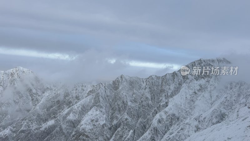 雪山雪景山峰天空自然风景