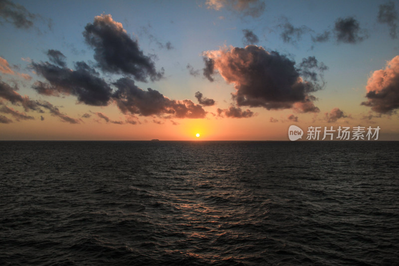 海上的夕阳落日
