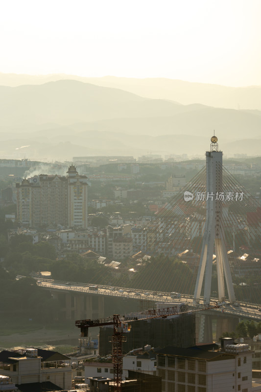 西双版纳城市中的大桥及周边建筑远景