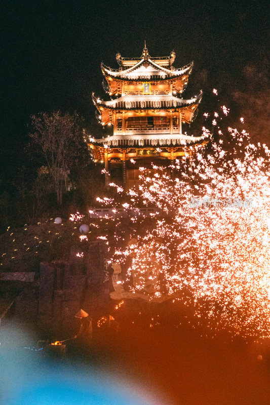 黄山市齐云山旅游景区古建筑前打铁花夜景