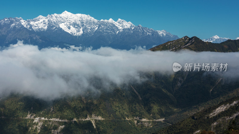 _云层云海山脉山峰