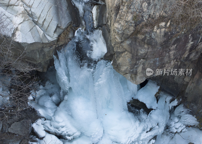 彩石溪鹦鹉崖冰瀑