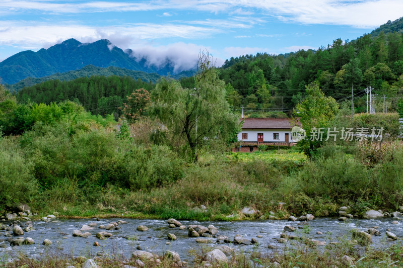 汉中留坝火烧店镇秦岭深处的山水田园风光