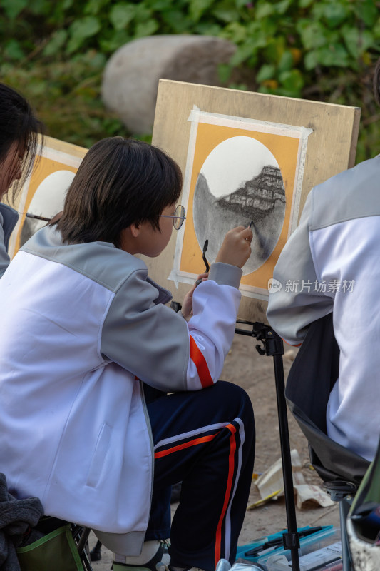 太行山峡谷写生的学生16