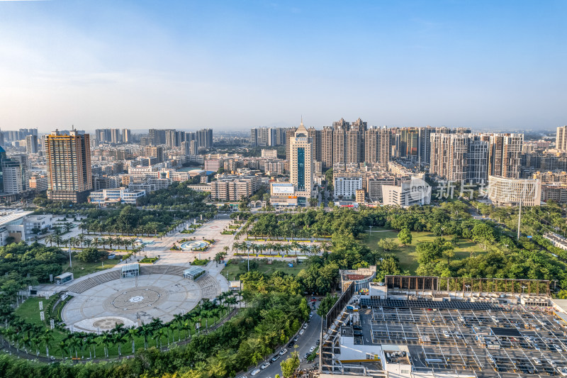 日出时分的城市全景鸟瞰