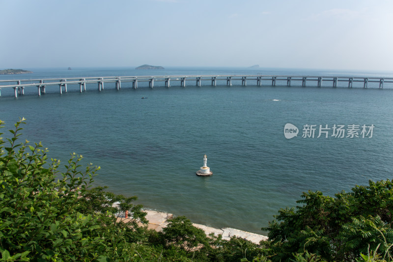 辽宁大连海上观音与跨海大桥壮丽景色