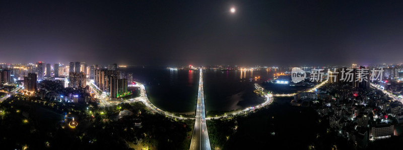 广东湛江城市夜景灯光航拍全景图