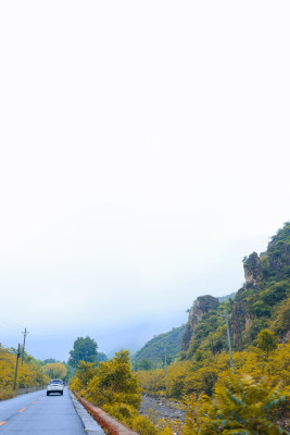 大山中的自然风景