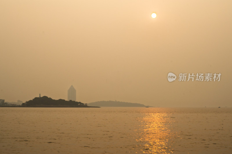 海面日出远景小青岛景观