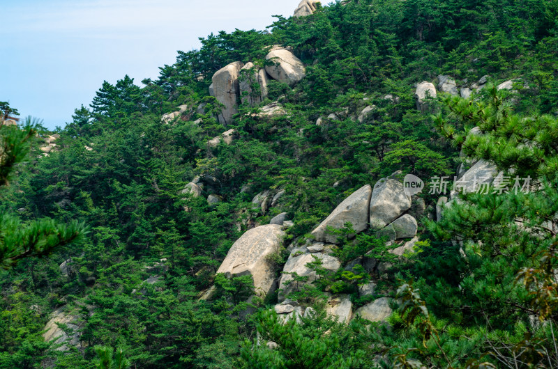 青岛崂山，仰口风景区的山峰起伏