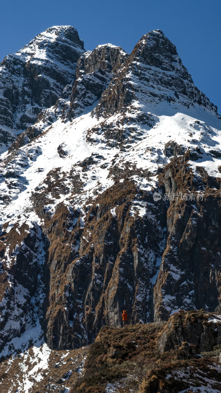 云南香格里拉南极洛雪山湖泊高空航拍