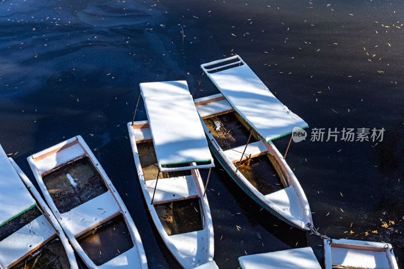 雪后的济南泉城公园游船景观