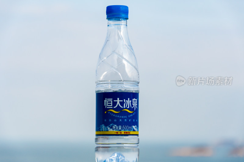 恒大冰泉矿泉水特写