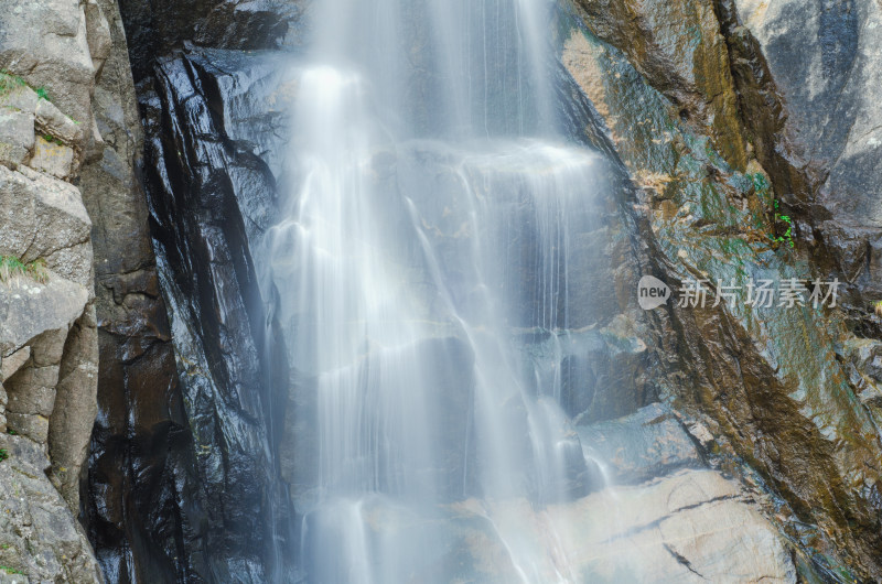 河南省洛阳白云山九龙潭秋天瀑布风景