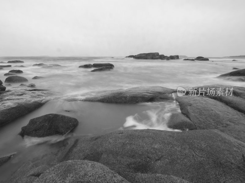 福建平潭岛海边礁石与海浪景象